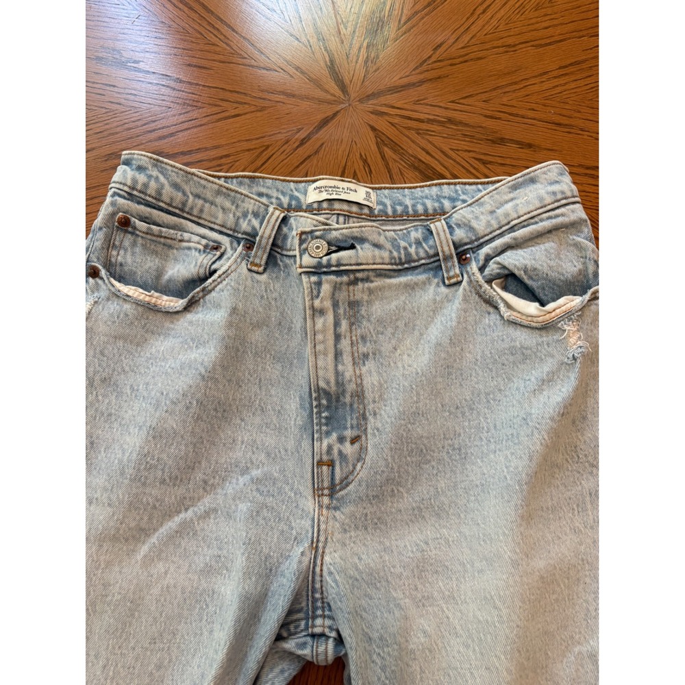 Abercrombie & Fitch The 90s Relaxed Jean Womens 30/10S Light Wash High Rise Dist - Picture 5 of 7